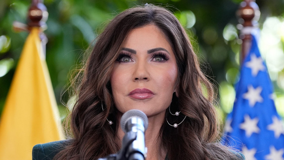 Kristi Noem advierte que cárteles ofrecen recompensas contra agentes del ICE