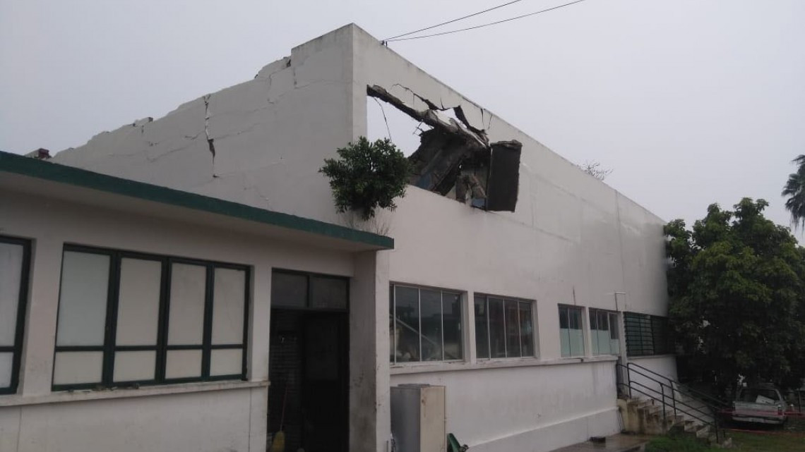 Lluvia genera colapso de techo del Centro de Salud de Tampico