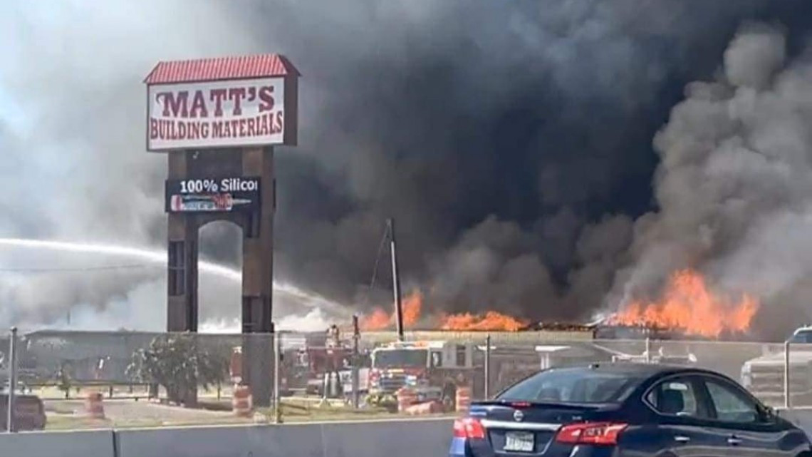 Bomberos responden ante incendio en Matts Materials