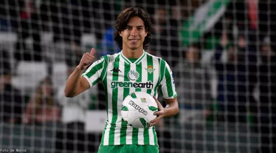 Betis registra a Diego Lainez en la Europa League