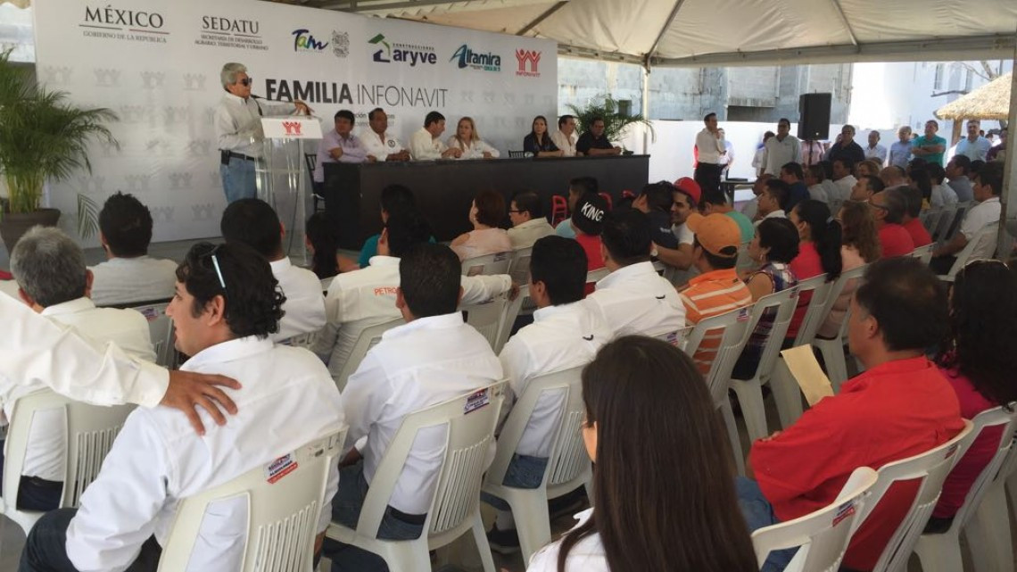 Se hacen entrega de escrituras a familias de Altamira