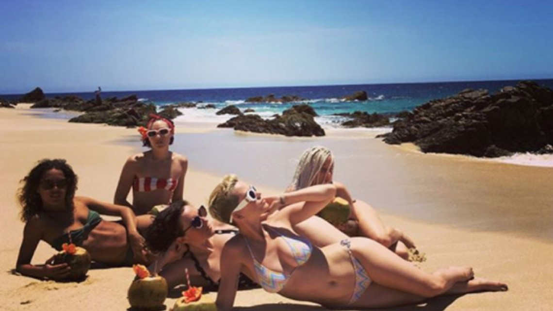 Katy Perry de paseo por playas mexicanas