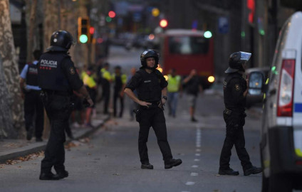 Abaten en Barcelona a hombre que llevaba cinturón de explosivos 