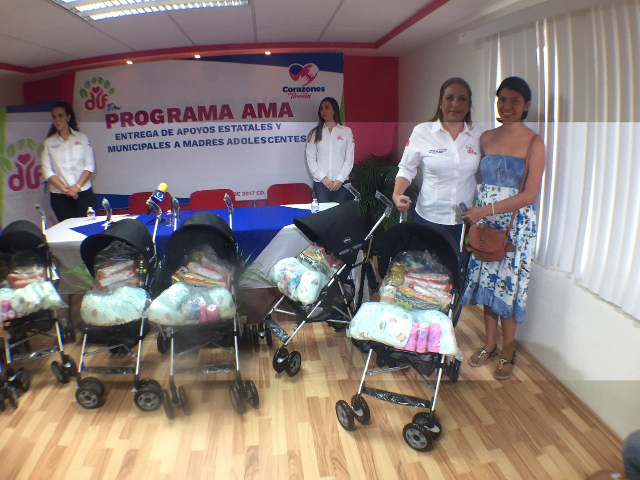 Entrega DIF Madero apoyó a madres adolescentes