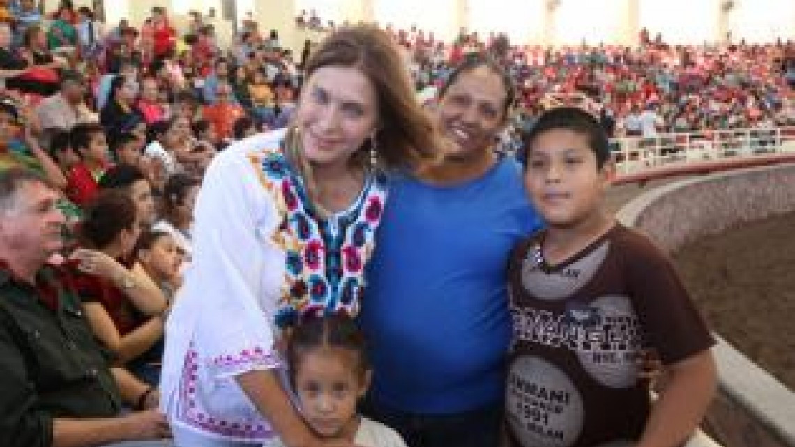 Realizan charreada en apoyo a la educación