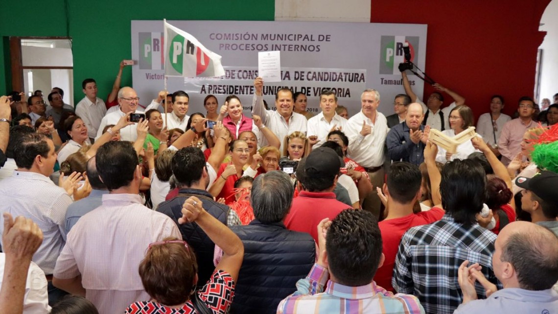 Recibe Oscar Almaraz constancia como candidato por Victoria