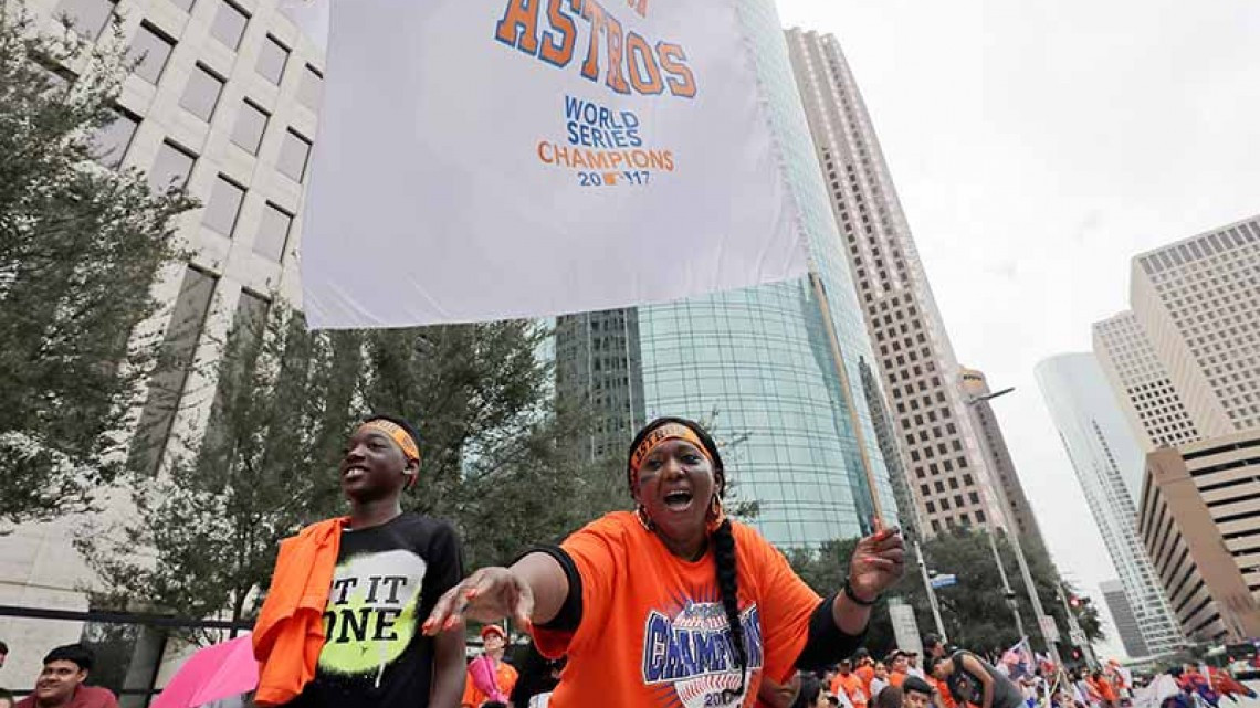 Astros celebran con su gente campeonato de SM