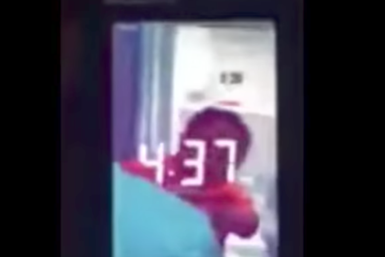 Niñeras se graban metiendo a un bebe al congelador