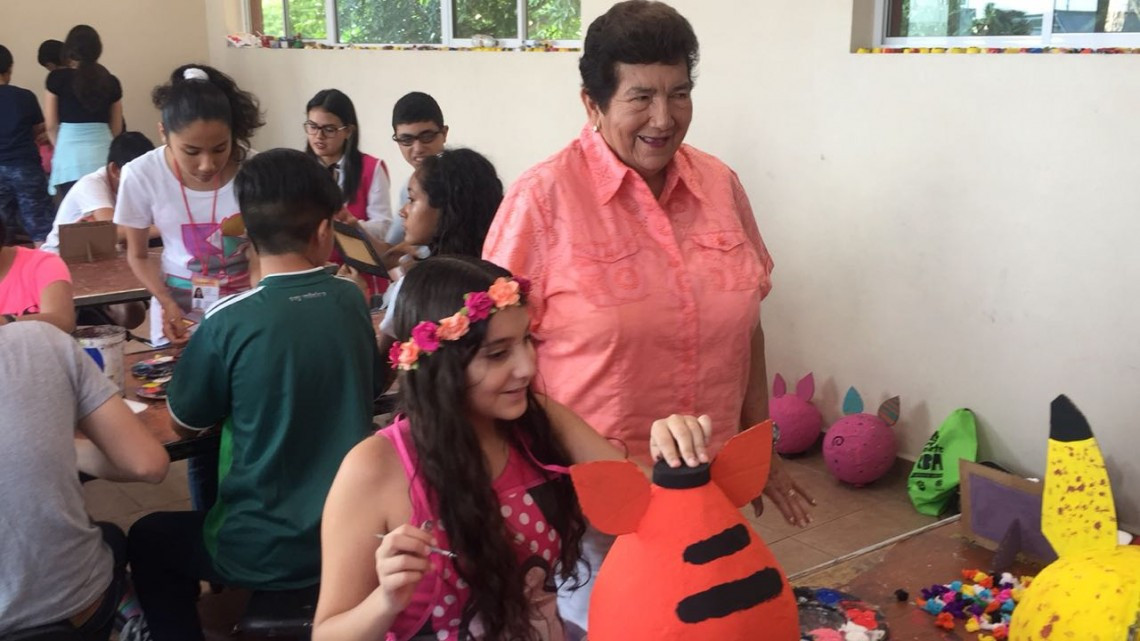 Alcaldesa visita campamento de verano en IRBA