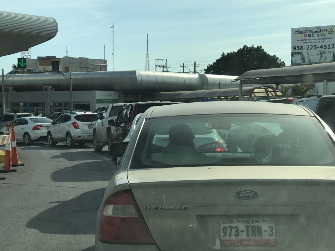 Aduana ocasiona largas filas por protocolos