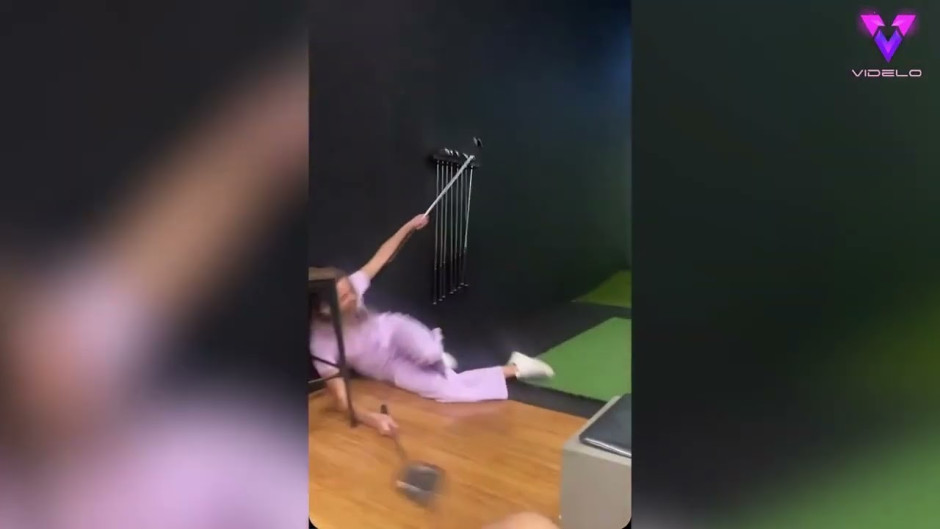 Mujer sufre caída durante primera cita jugando al golf en realidad virtual