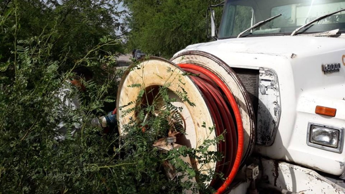 Comapa trabaja con equipo vactor