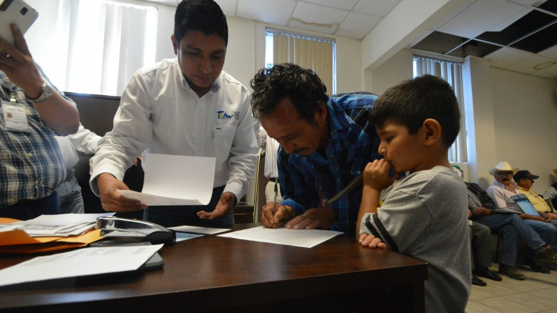 Reciben productores Seguro Pecuario por siniestros