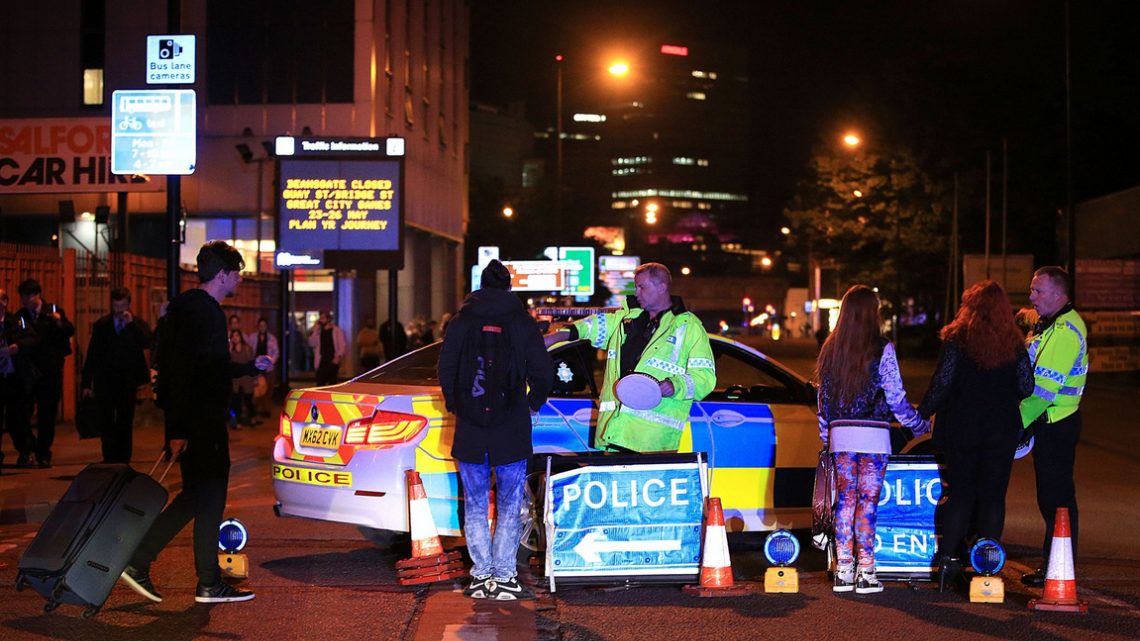 Al menos 20 muertos por explosión en concierto de Ariana Grande