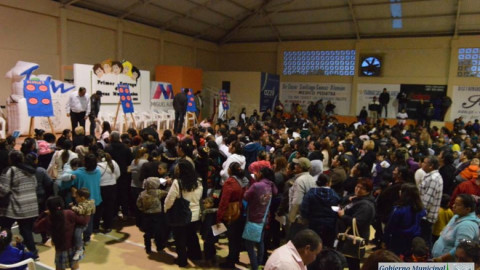 Alcaldesa de Miguel Alemán entrega becas “Cuenta Conmigo”