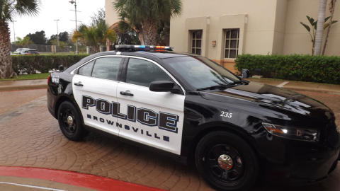 Arrestan a hombre que transportaba migrantes dentro de conos de tráfico en Brownsville