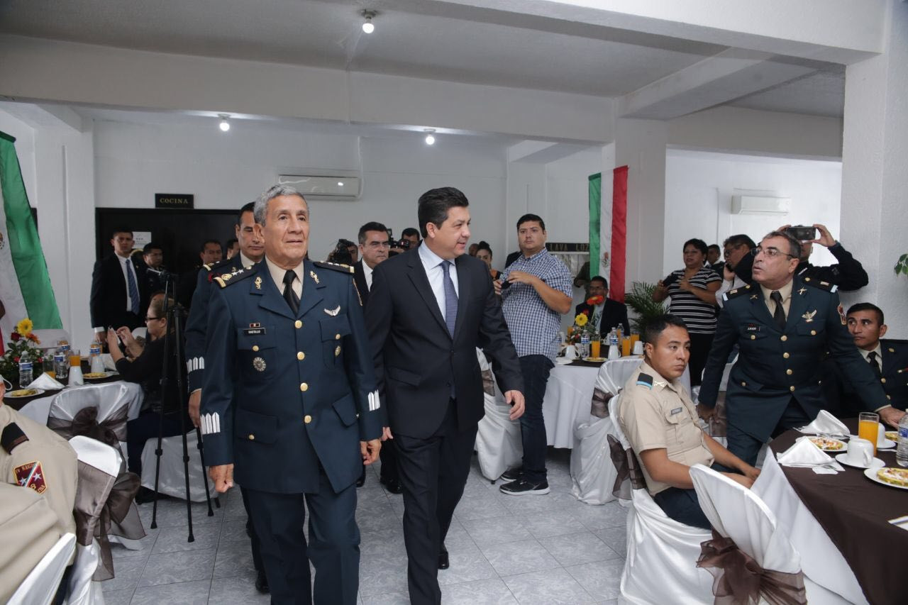 Reconoce FGCV al Ejército Mexicano en su día