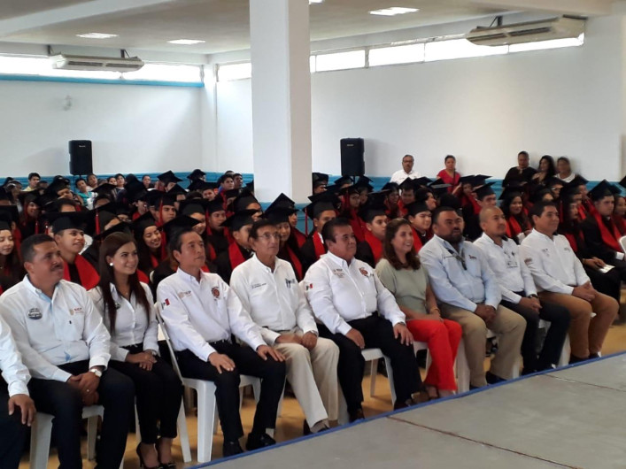 Egresan alumnos de CBTIS de Altamira certificados en el idioma ingles.