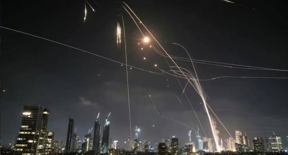 Irán lanza misiles contra base de EU en Qatar; asegura haber interceptado ataque