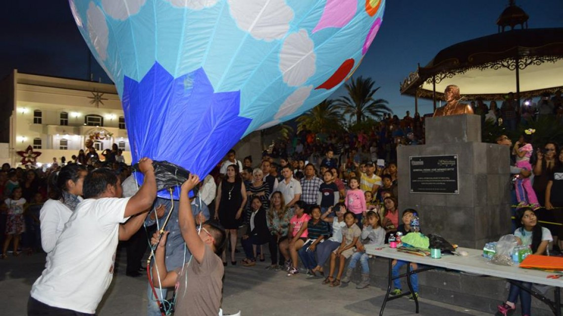 Realizan exposición de globos de cantoya gigantes