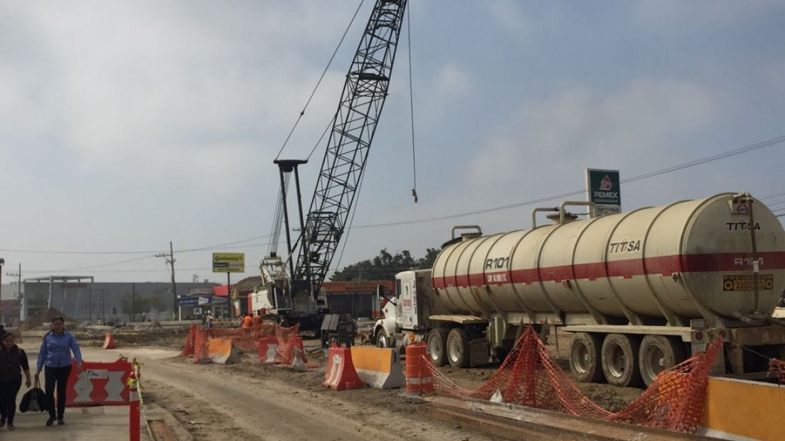 Avanzan obras de construcción de puentes vehiculares