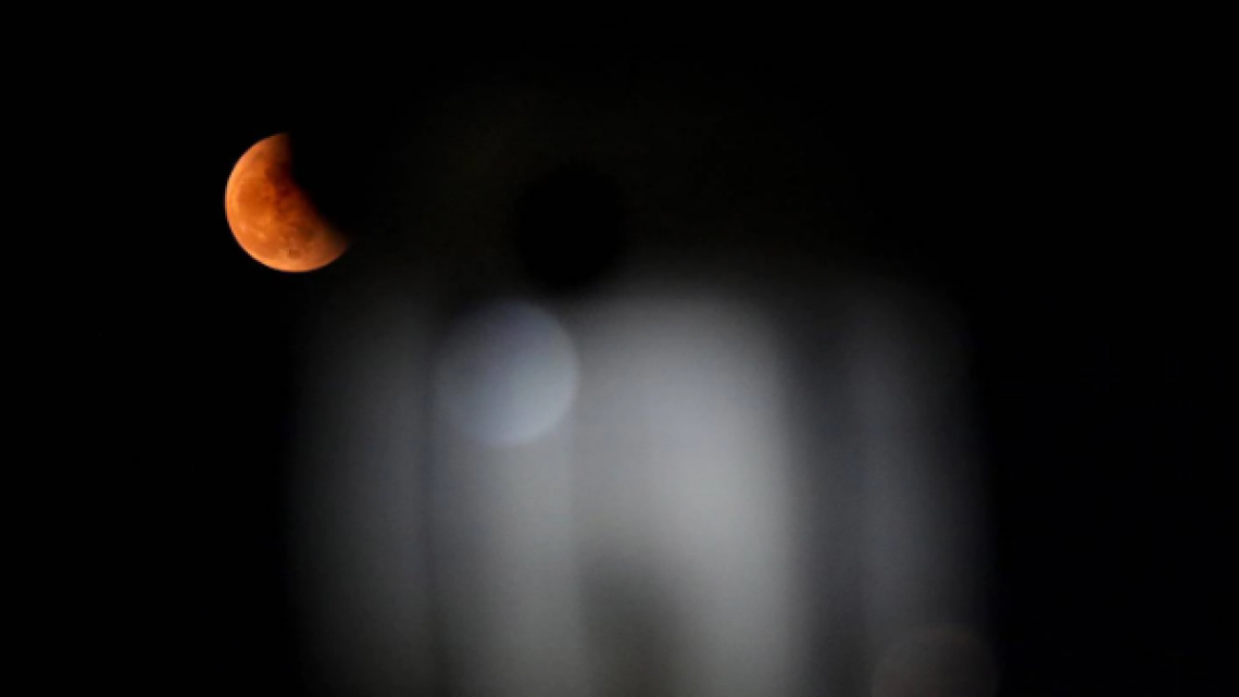 Así se vivió el eclipse lunar total; fenómeno no volverá a repetirse hasta el 2025