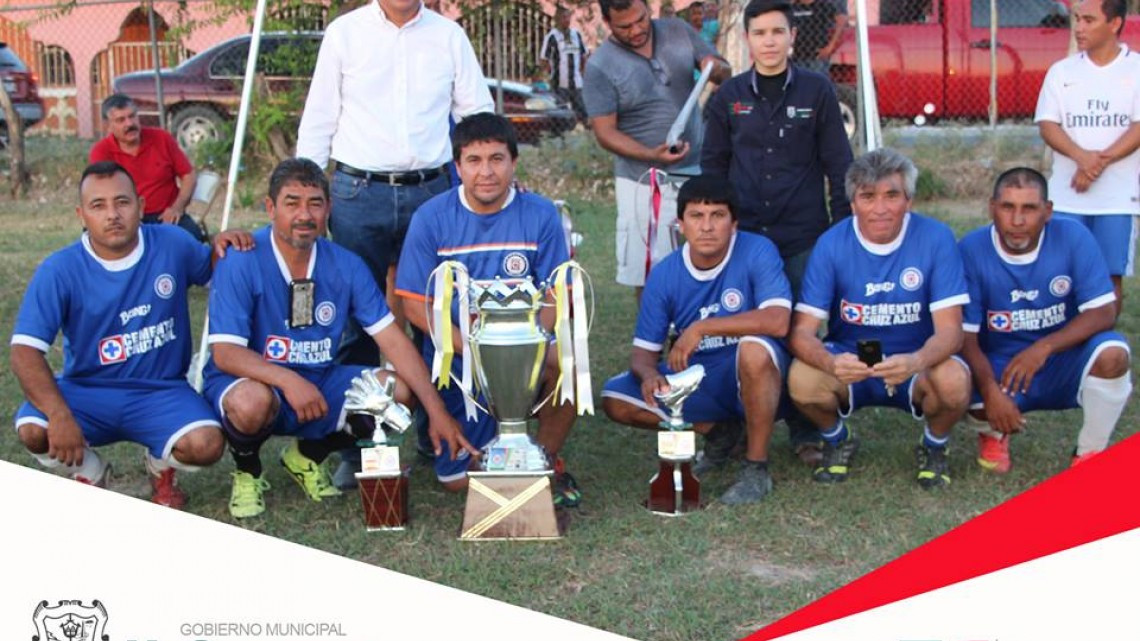 Premian a campeón de liga municipal de Fut 7