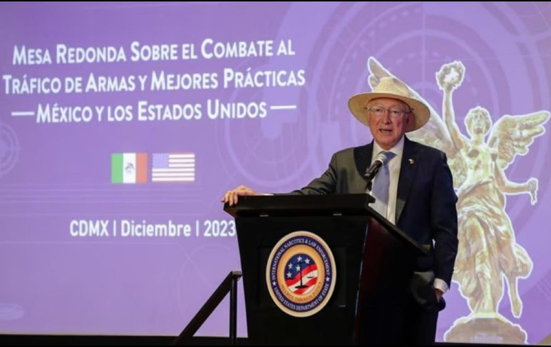  El 70% de las armas que llegan a México proviene de EU:  Ken Salazar