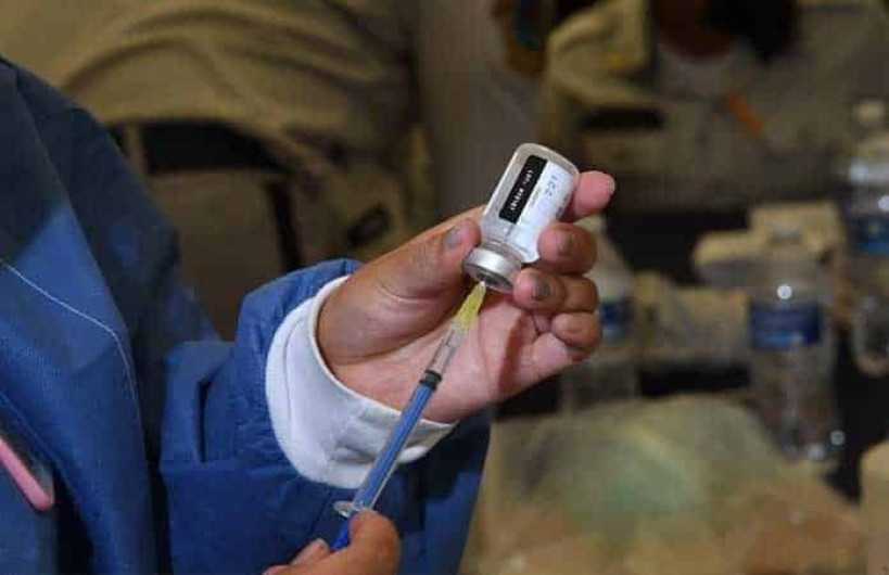 Mujer de 104 años de edad se vacuna contra el Covid-19