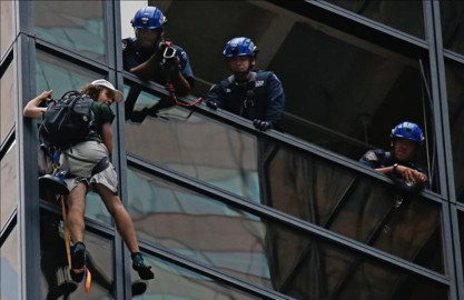 Se declara culpable joven que escaló la Torre Trump en campaña electoral