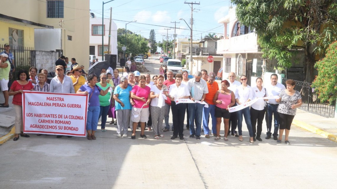 Inaugura Ayuntamiento porteño pavimentación de 4 vialidades