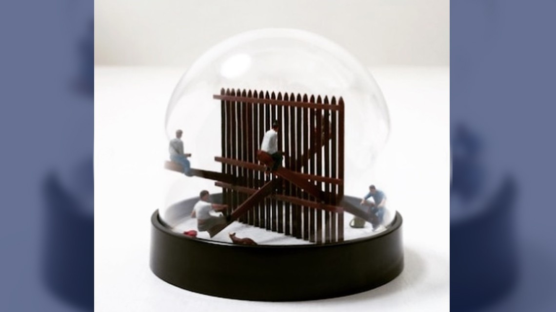 Convierten muro fronterizo en un parque de juegos