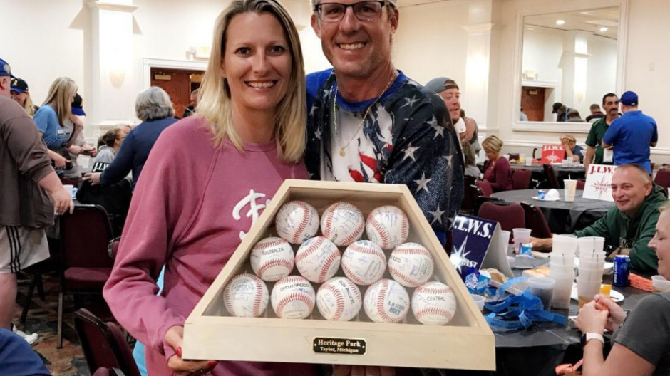Subastan pelotas autografiadas por equipos de la Junior Leagues World Series 2019