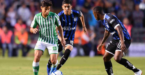 Real Betis derrota 2-0 a Gallos Blancos de Querétaro