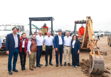 Celebran Gobernador Américo Villarreal Anaya y Alcalde Carlos Peña Ortiz acuerdos en materia económica y generación  de empleo