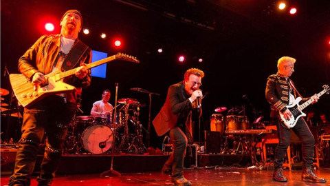 Bajista de U2 les agradece por ayudarlo con las adicciones