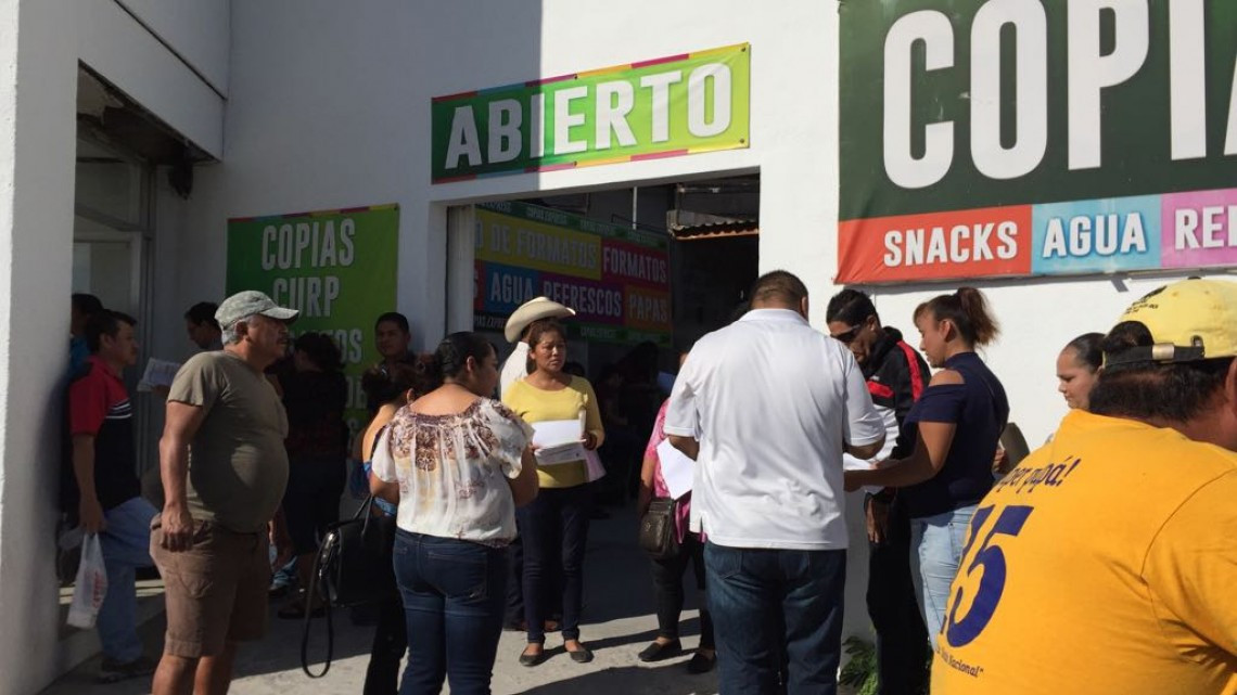 Saturan contribuyentes Oficina Fiscal, aprovechan descuentos