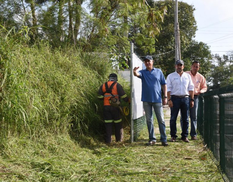 Intensifica Chucho Nader acciones preventivas de salud con jornadas de limpieza