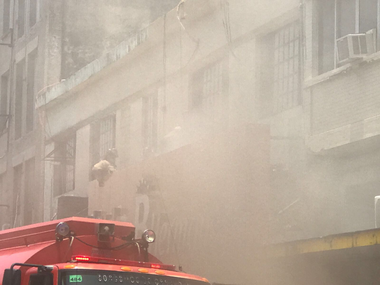 Se quema zapatería B Hermanos en centro de Tampico 