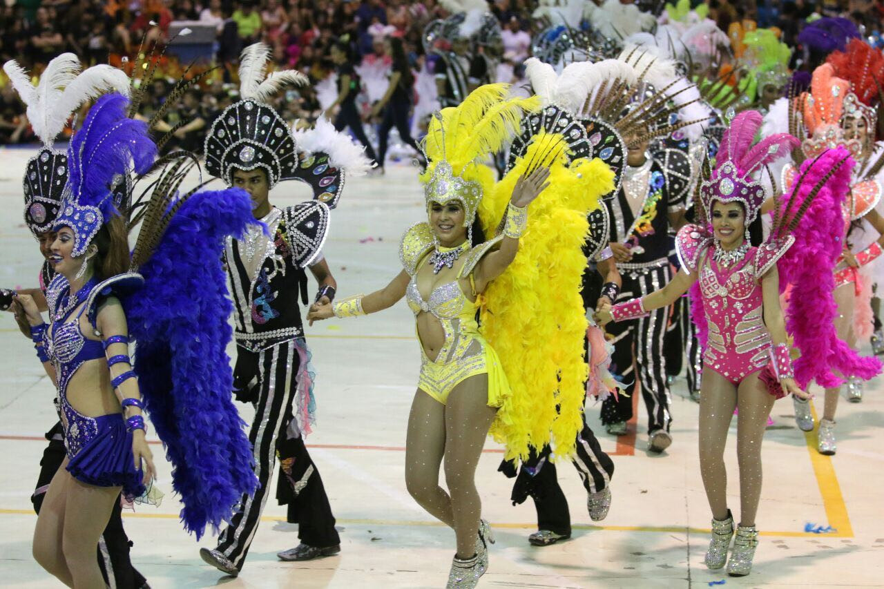 Alcaldesa premia a la comparsa de Notigape "Dinastía"