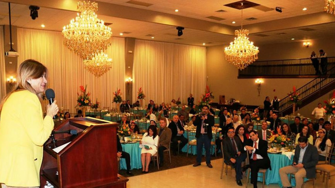 Recibe alcaldesa llave de Mission como símbolo de hermandad