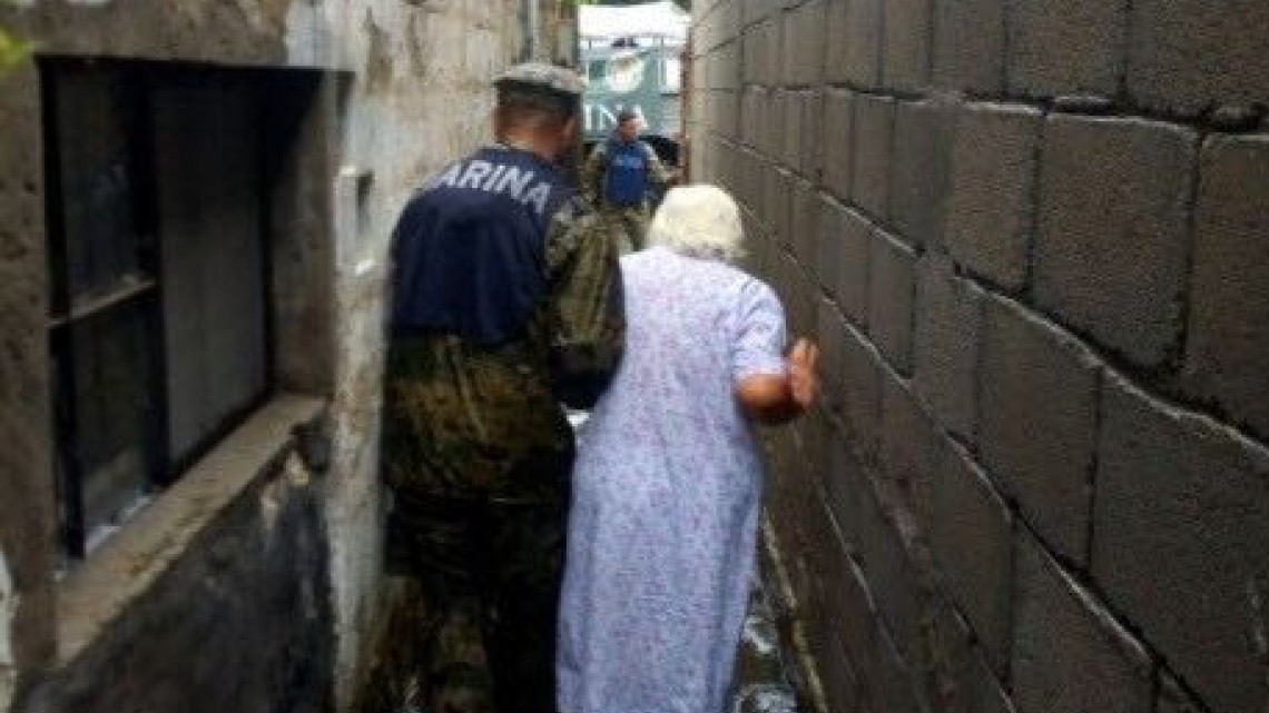 Marina brinda apoyo a la población afectada por inundaciones