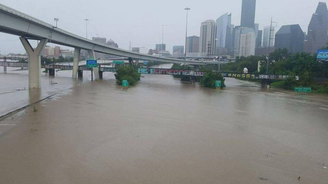 "Harvey" deja grandes daños a su paso por Texas