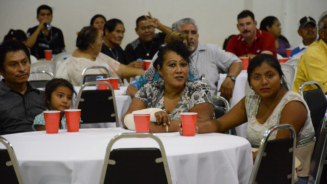 Felicita Maki a barrenderos en su día