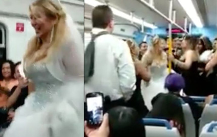 Pareja de recién casados celebra en un vagón de metro