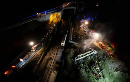 Al menos 36 muertos en choque frontal de dos trenes en Grecia