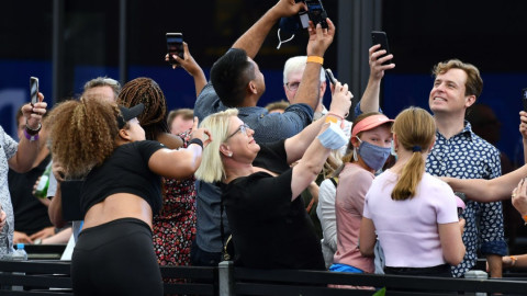 Australia retoma partido de tenis al estilo de la nueva normalidad