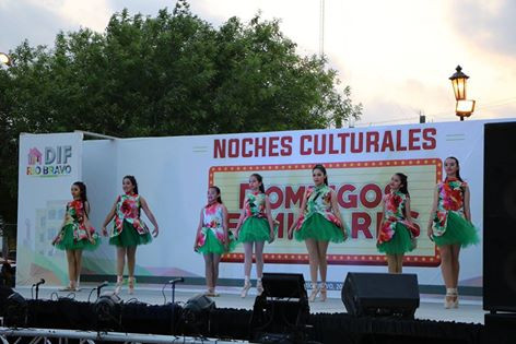 "Domingos Familiares Noches Culturales" se lleva a cabo