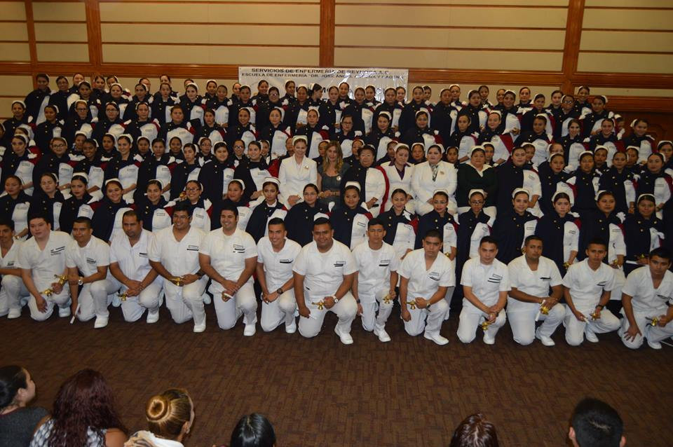 Maki felicita a graduados de escuela de Enfermería Dr. José Ángel Cadena y Cadena