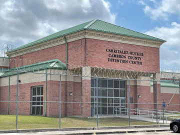 Reclusos provocan disturbios en cárcel de Brownsville